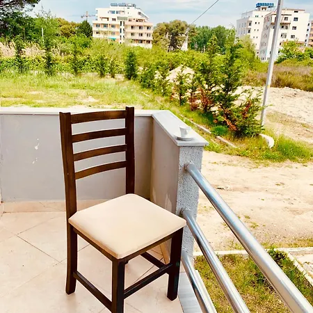 Family Tree - Quiet Area - Self Check In Aparthotel Golem  Buitenkant foto