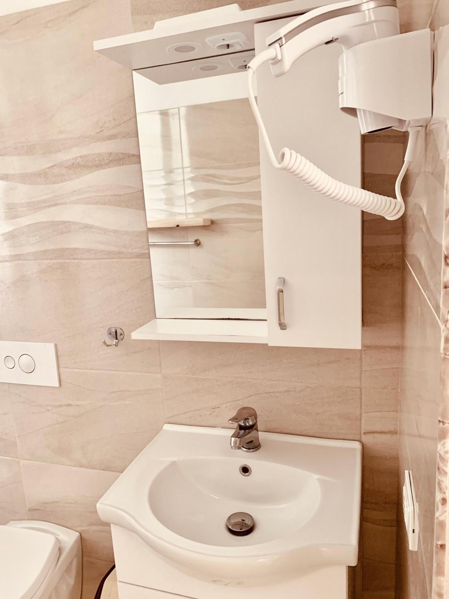 Aparthotel Family Tree - Quiet Area - Self Check In Golem (Tirana)
